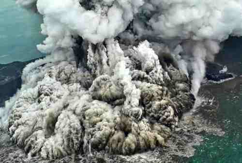 Gunung Anak Krakatau dan Merapi ‘Batuk’ Raungan Alam di Jumat Malam 04 - Finansialku