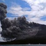 Gunung Anak Krakatau dan Merapi ‘Batuk’: Raungan Alam Jumat Malam