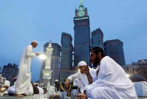 Fakta Unik Ramadan di Luar Negeri Puasa Selama 17 Jam Sampai Pasang Lampion 01