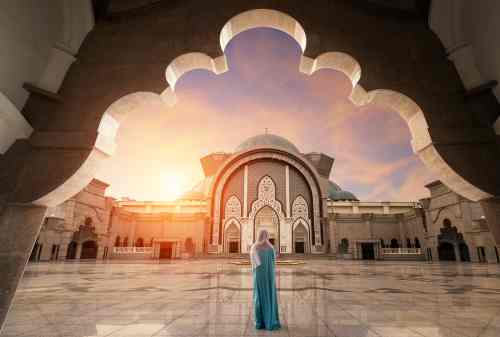Fakta Unik Ramadan di Luar Negeri Puasa Selama 17 Jam Sampai Pasang Lampion 03