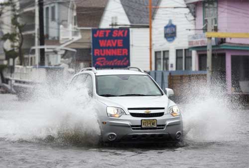 Mobil Kena Banjir? Ketahui Tips Membersihkan Mobil Kebanjiran Ini!