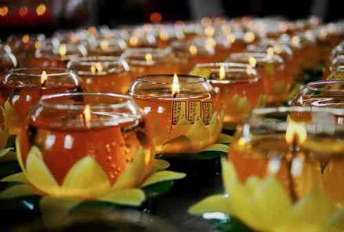 Beginilah Tradisi Yang Dilakukan Umat Budha Saat Hari Raya Waisak 01 - Finansialku