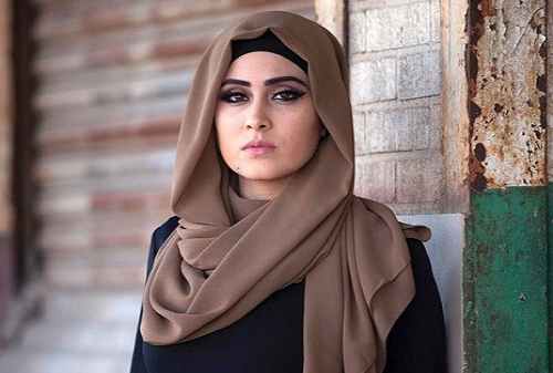 Jajal 10+ Style Hijab Pashmina Simple yang Cocok Bagi Mahasiswa & Karyawan 03 - Loose - Finansialku