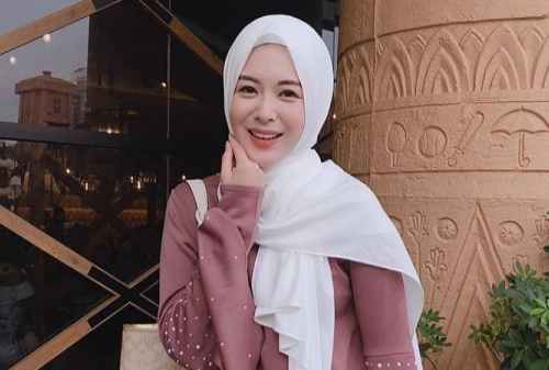 Jajal 10+ Style Hijab Pashmina Simple yang Cocok Bagi Mahasiswa & Karyawan 07 - Semat - Finansialku