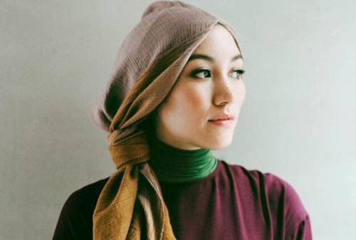 Jajal 10+ Style Hijab Pashmina Simple yang Cocok Bagi Mahasiswa & Karyawan 09 - Hana - Finansialku