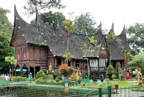 Bukittinggi, The Truly West Sumatera Tourism Pride 08 Baanjuang Traditional Home Museum - Finansialku