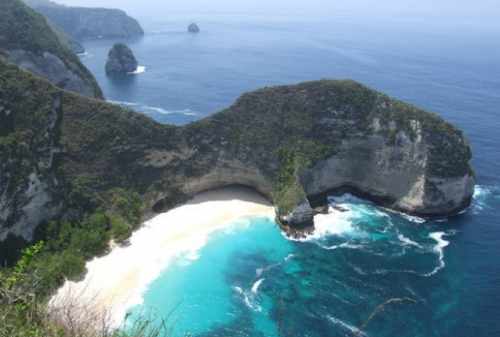 Nusa Penida, A Remarkable Beauty of the Southeast Island in Bali