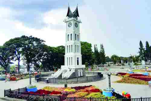 Bukittinggi, The Truly West Sumatera Tourism Pride 01 Jam Gadang - Finansialku