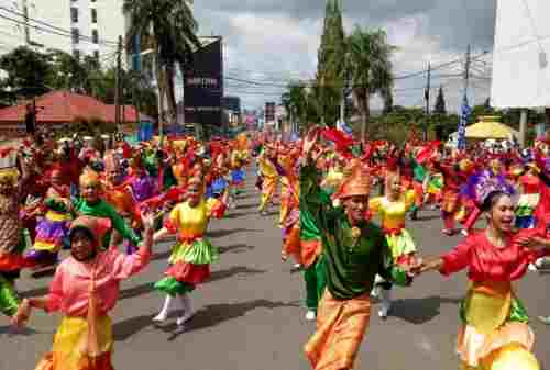 25+ Gambar Tarian Daerah ASLI Indonesia dan Daerah Asalnya 07 - Finansialku
