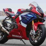 Apes! Pengendara Ayla Tabrak Honda CBR1000RR SP Seharga Rumah