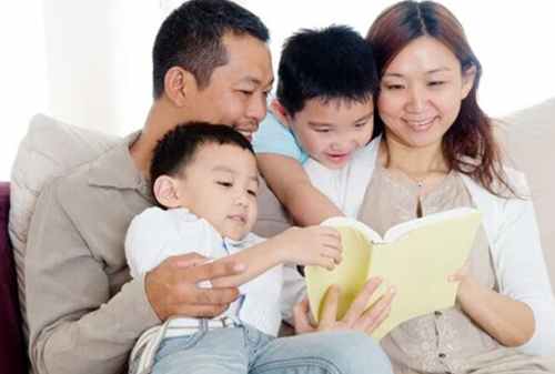 Peran Ibu dan Ayah Mendampingi Anak Belajar dari Rumah