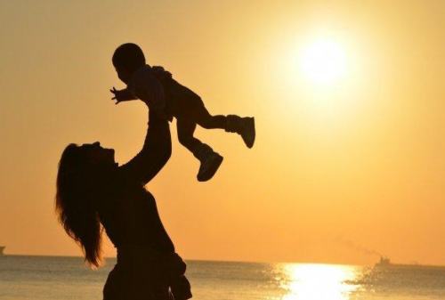Selamat Hari Ibu, Para Single Mom yang Kuat Perkasa!