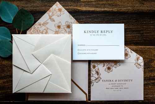Ini Dia Ide Undangan Pernikahan yang Kreatif dan Unik - Fancy Fold Card