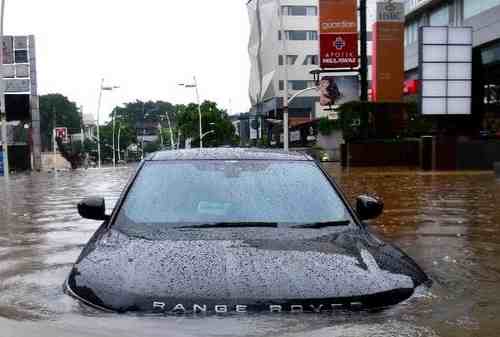 Kendaraan Pribadi Kena Banjir, Perlukah Asuransi Banjir_ 02
