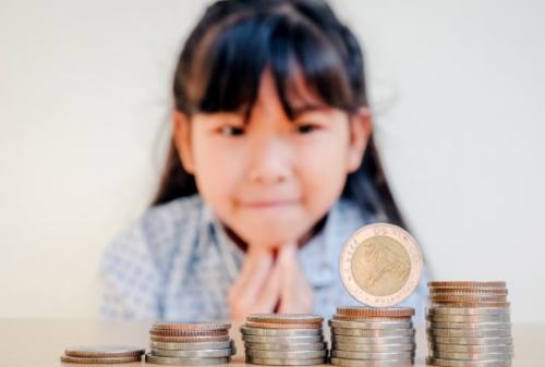 Parents, Hati-hati Ketika Mengenalkan Uang Pada Anak Anda
