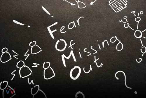 FOMO (Fear of Missing Out), Umur 25 Tahun Sudah Punya Apa Saja? – Perencana Keuangan Pertama Yang Tercatat OJK