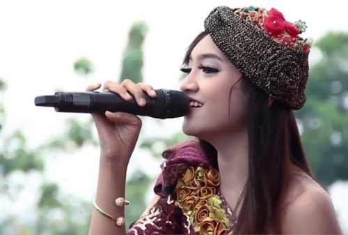 Kisah Jihan Audy, Penyanyi Dangdut Muda Yang Berbakat dan Punya Fans Seabrek - 02 - Finansialku