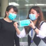 Sulit Bernapas Saat Pakai Masker Dobel? Ikuti 4 Cara ini