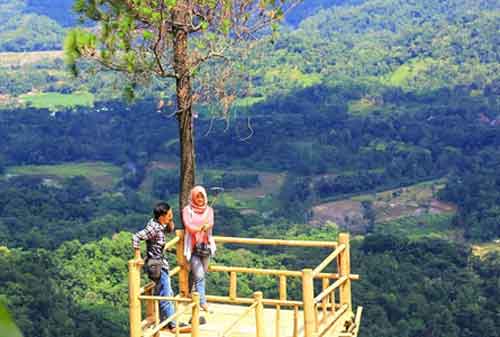 Tempat Wisata Jawa Barat 07 Bukit Panembongan - Finansialku